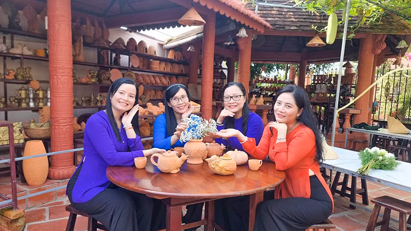 Gốm đỏ là một trong những sản phẩm du lịch đặc trưng của tỉnh Vĩnh Long. 
