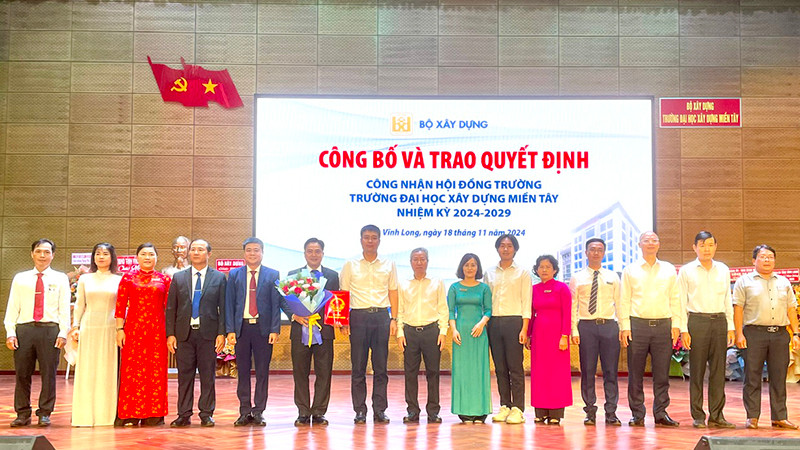 Ra mắt Hội đồng trường Trường đại học Xây dựng miền Tây. 