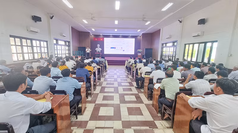 Quang cảnh buổi tập huấn.