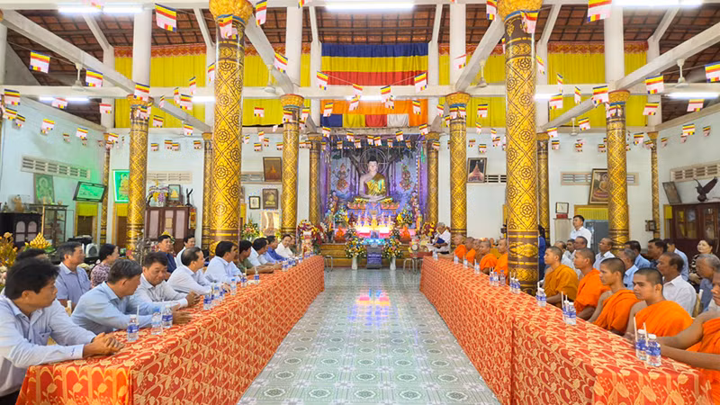 Quang cảnh buổi thăm và chúc mừng Tết Chôl Chnăm Thmây đồng bào Khmer. Quang cảnh buổi thăm và chúc mừng Tết Chôl Chnăm Thmây đồng bào Khmer.