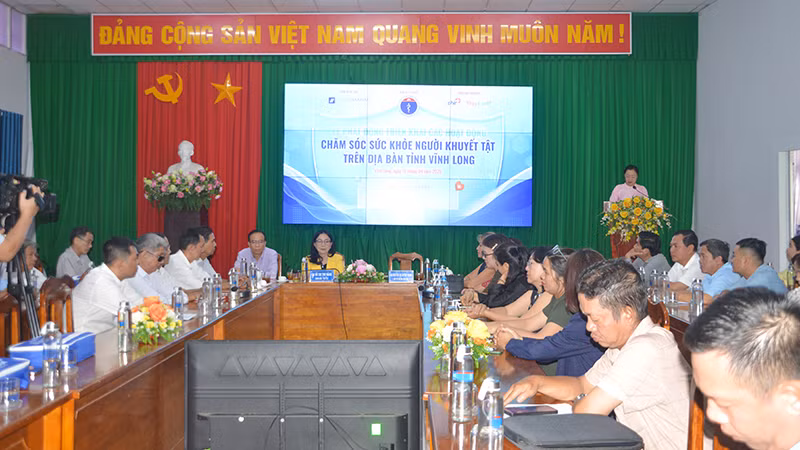 Quang cảnh lễ phát động.