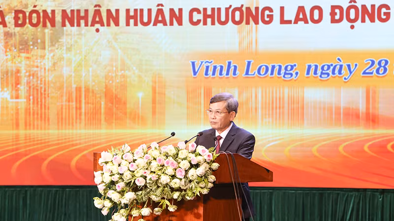 Bí thư Trung ương Đảng, Chánh án Tòa án nhân dân tối cao Lê Minh Trí phát biểu tại buổi lễ.