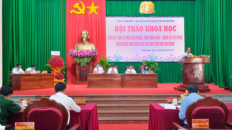 Những đồng chí chủ trì hội thảo khoa học Giáo sư, Viện sĩ Trần Đại Nghĩa. 