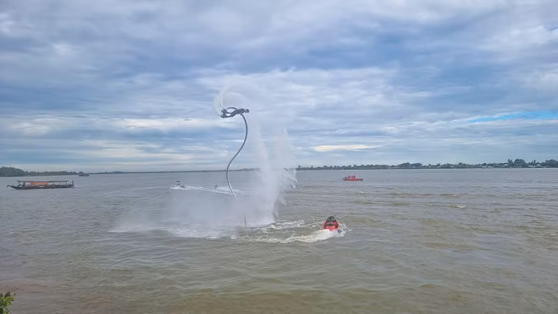 Biểu diễn flyboard.