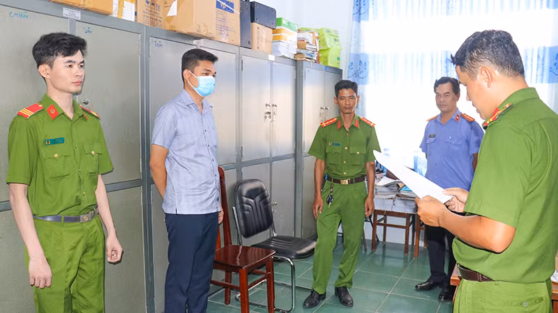 Đối tượng Huỳnh Thắng bị Công an tỉnh Vĩnh Long bắt giữ. (Ảnh: Công an cung cấp)