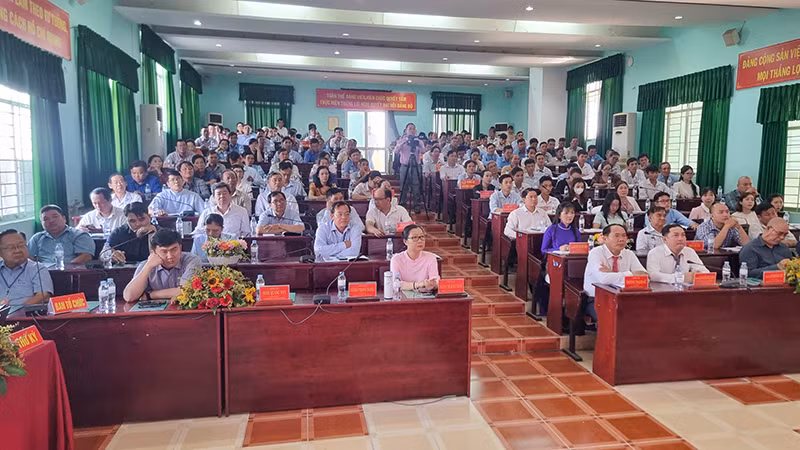 Đại biểu tham dự hội thảo. 