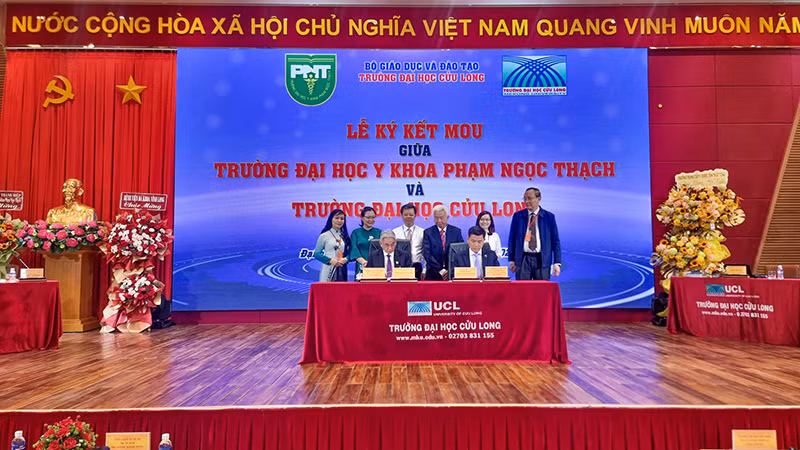 Lễ ký kết hợp tác giữa Trường Đại học Cửu Long với Trường Đại học Y khoa Phạm Ngọc Thạch.