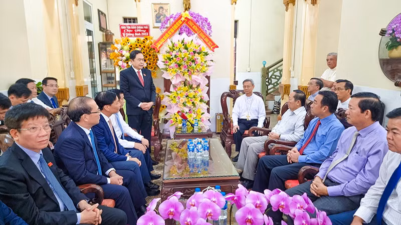 Đồng chí Trần Thanh Mẫn phát biểu chúc mừng Giáng sinh tại Tòa Giám mục Giáo phận Vĩnh Long.