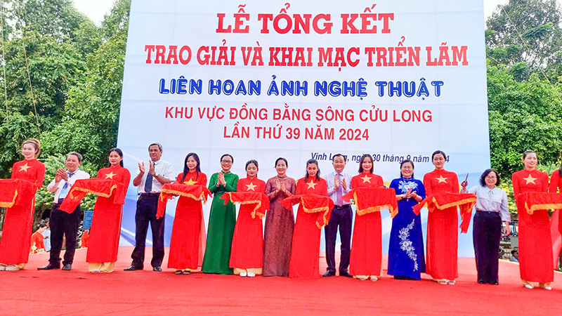 Lễ khai mạc Liên hoan ảnh nghệ thuật Đồng bằng sông Cửu Long sáng 30/9.