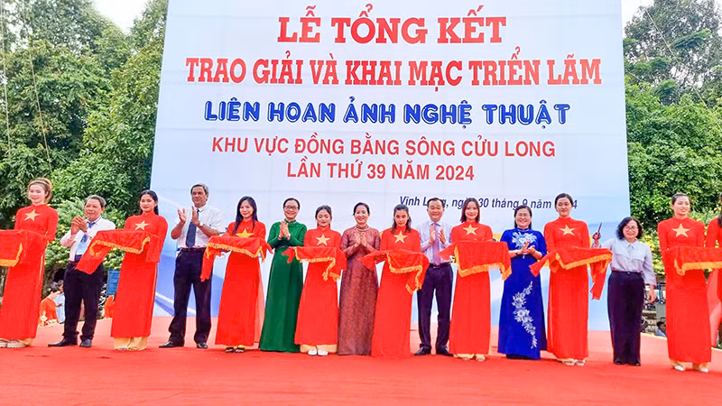 Lễ khai mạc Liên hoan ảnh nghệ thuật Đồng bằng sông Cửu Long sáng 30/9.