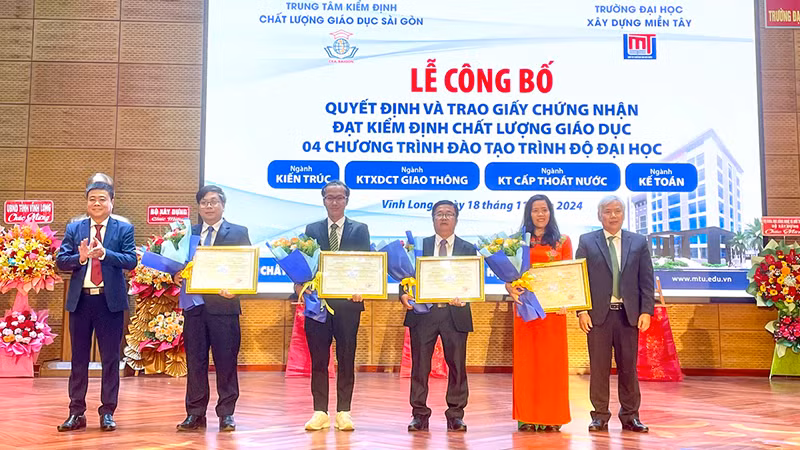 Công nhận kiểm định chất lượng cho 4 ngành đại học của Trường đại học Xây dựng miền Tây.