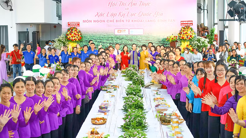 Khoai lang Vĩnh Long được xác lập kỷ lục 100 món ăn, thức uống chế biến từ khoai lang.