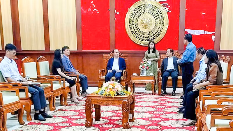 Quang cảnh buổi chào xã giao.