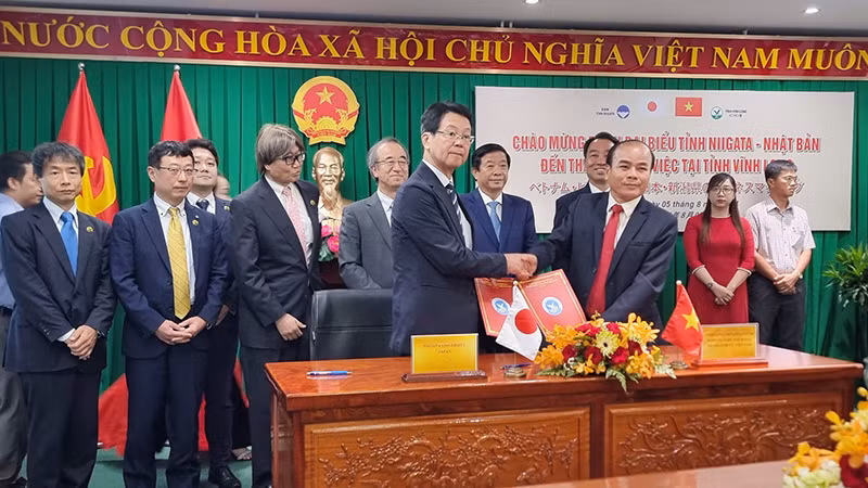 Ký kết hợp tác giữa 2 tỉnh Vĩnh Long và Niigata (Nhật Bản).