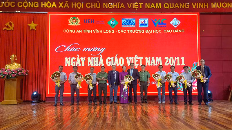 Ban tổ chức ghi nhận đóng góp của các đơn vị tổ chức.