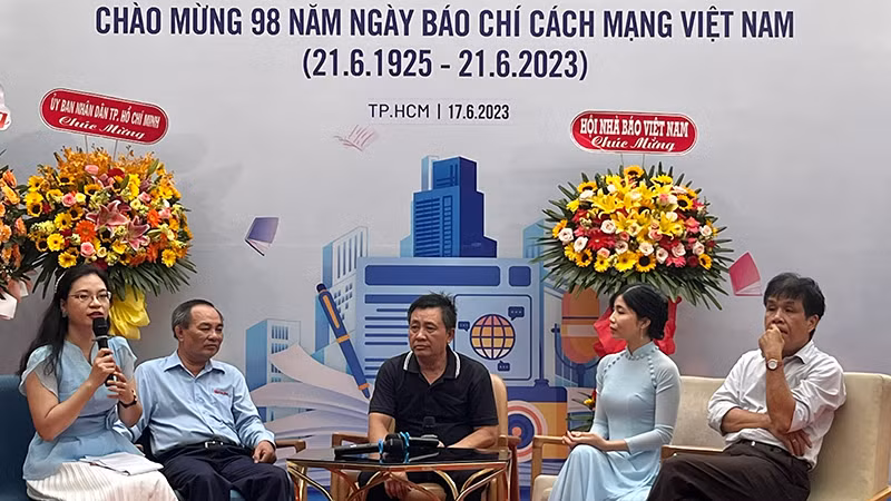 Hoạt động kỷ niệm 98 năm Ngày Báo chí cách mạng Việt Nam tại Đường sách Thành phố Hồ Chí Minh.