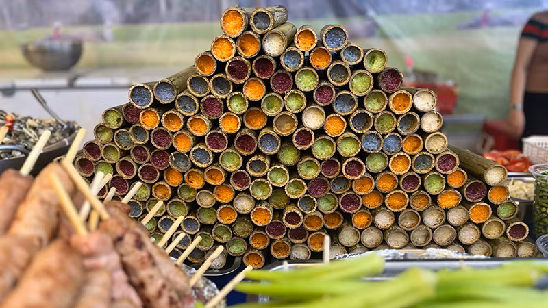 Lễ hội giới thiệu nhiều đặc sản từ khắp ba miền.