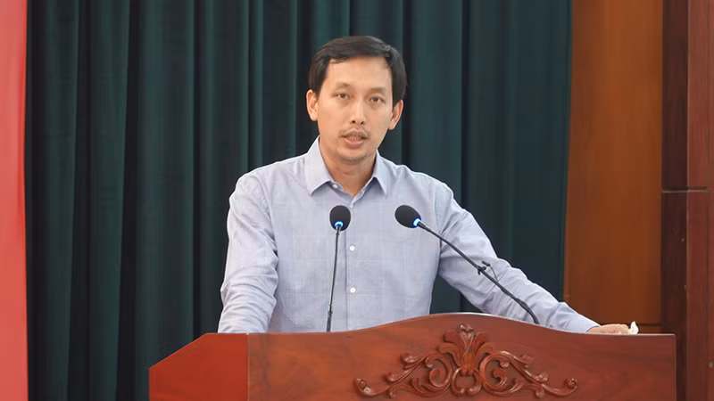 Đại biểu trình bày tham luận tại hội nghị.