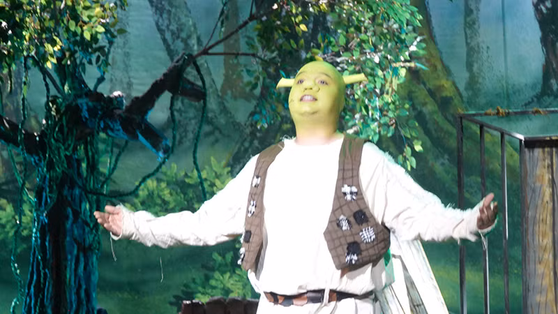 Vở nhạc kịch Shrek là câu chuyện thú vị về chú chằn tinh Shrek.
