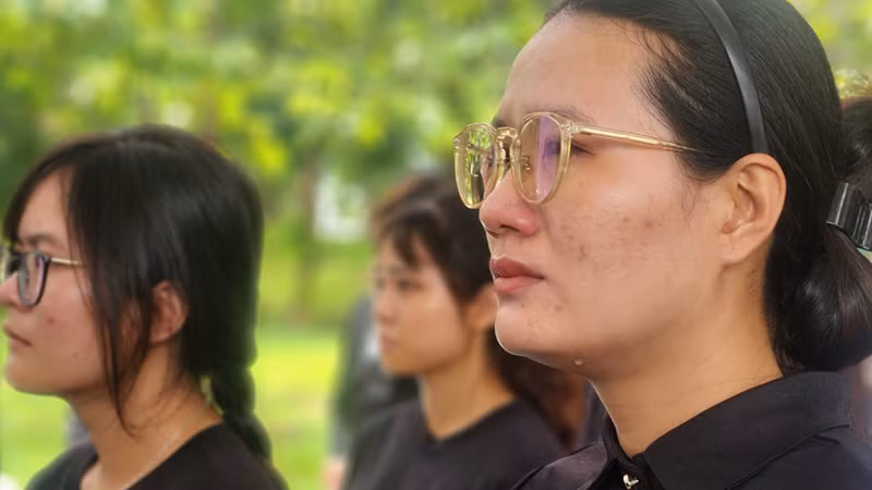 Các bạn trẻ thương tiếc Tổng Bí thư Nguyễn Phú Trọng.