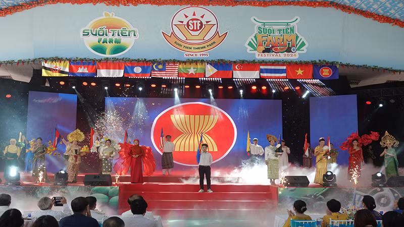 Chương trình giới thiệu văn hóa các nước Asean.