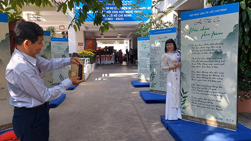 Giới thiệu những bài thơ nổi tiếng được phổ nhạc.