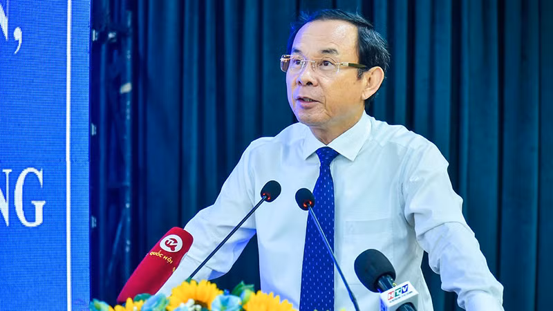 Đồng chí Nguyễn Văn Nên, Ủy viên Bộ Chính trị, Bí thư Thành ủy Thành phố Hồ Chí Minh phát biểu chỉ đạo tại hội nghị.