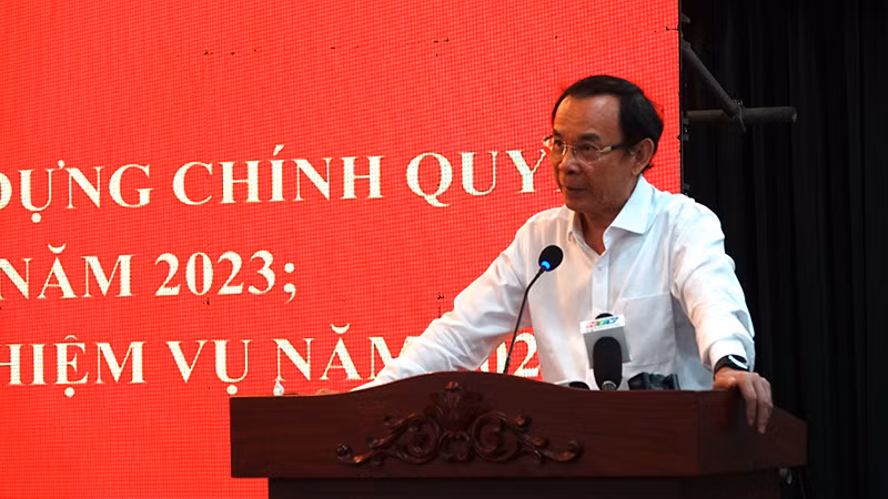 Đồng chí Nguyễn Văn Nên, Ủy viên Bộ Chính trị, Bí thư Thành ủy Thành phố Hồ Chí Minh phát biểu chỉ đạo hội nghị.