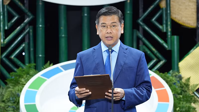 Phó Chủ tịch Ủy ban nhân dân Thành phố Hồ Chí Minh Nguyễn Văn Dũng phát biểu tại Lễ khai mạc Hội chợ.