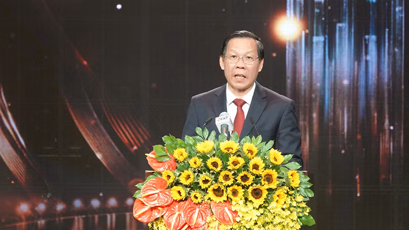 Chủ tịch Ủy ban nhân dân Thành phố Hồ Chí Minh Phan Văn Mãi phát biểu tại buổi lễ tôn vinh.