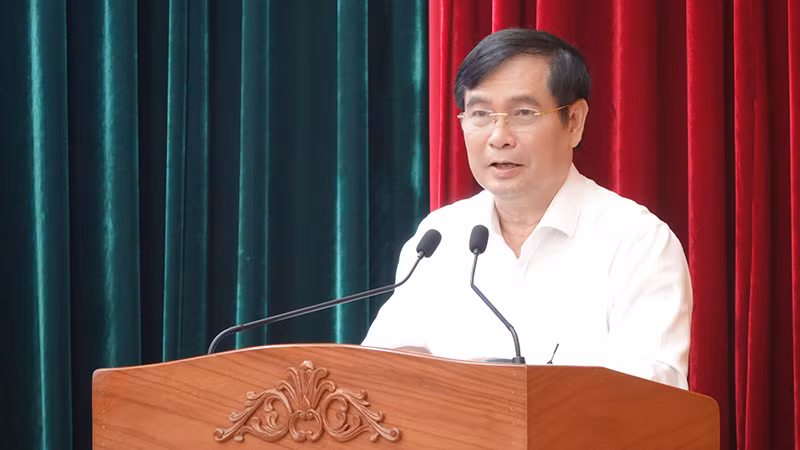 Đồng chí Phan Xuân Thủy, Phó Trưởng Ban Tuyên giáo Trung ương, Trưởng đoàn công tác phát biểu kết luận buổi khảo sát.