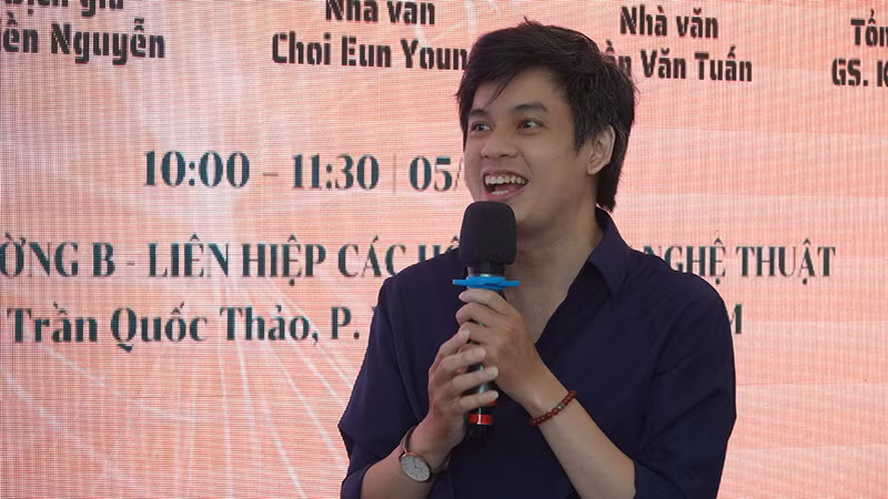 Nhà văn Huỳnh Trọng Khang.