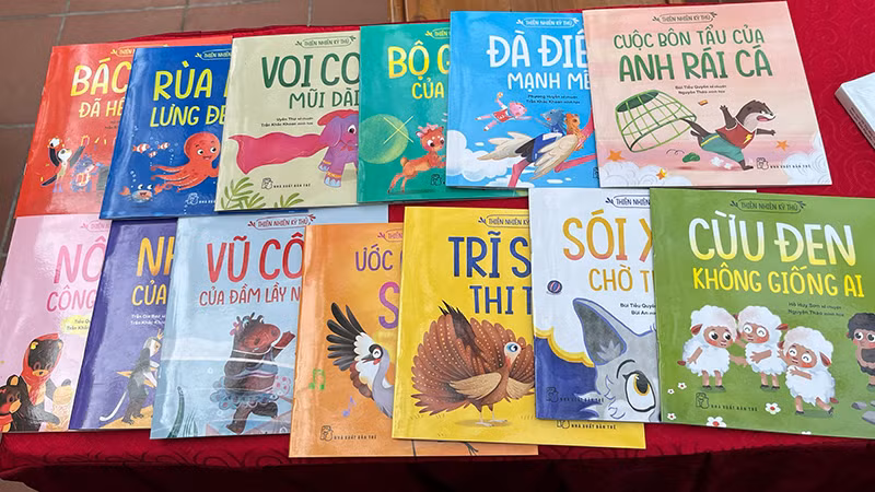 Bộ sách "Thiên nhiên kỳ thú".