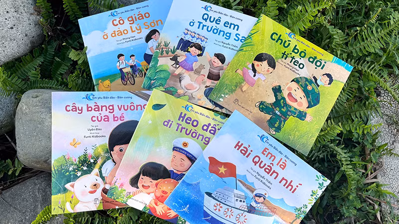 Bộ sách “Em yêu biển đảo-biên cương”.