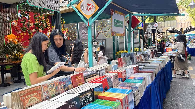 Hội sách Xuyên Việt tổ chức tại Đường sách Thành phố Hồ Chí Minh.