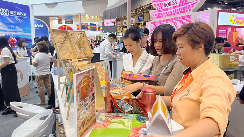 Hội chợ thu hút nhiều gian hàng của các đơn vị nước ngoài.