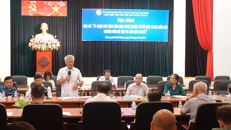 Quang cảnh buổi tọa đàm.