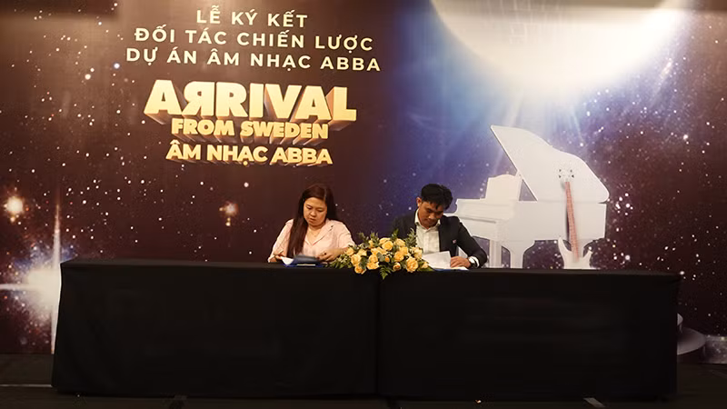 Đại diện SPO và Công ty TNHH Truyền thông Halotimes ký kết hợp tác tại buổi lễ.