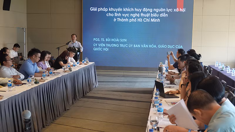 Quang cảnh buổi tọa đàm.