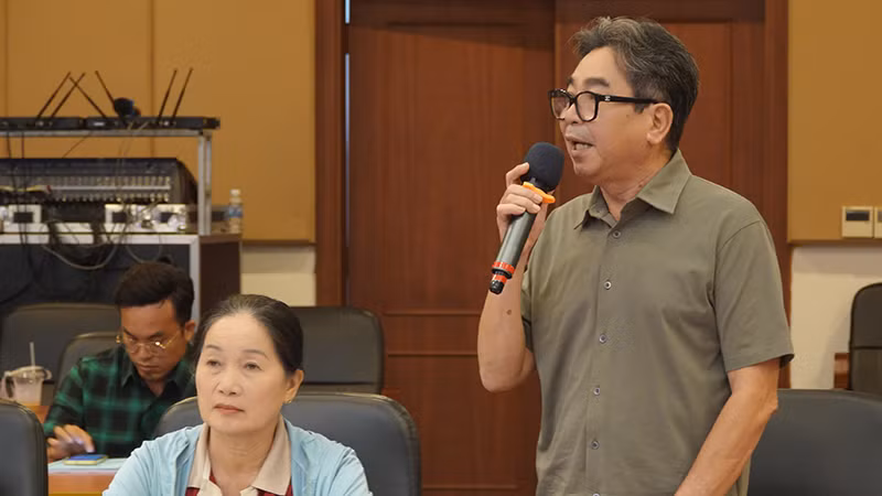 Đại biểu Nguyễn Trung, Hội Âm nhạc Thành phố Hồ Chí Minh phát biểu tại buổi tọa đàm.