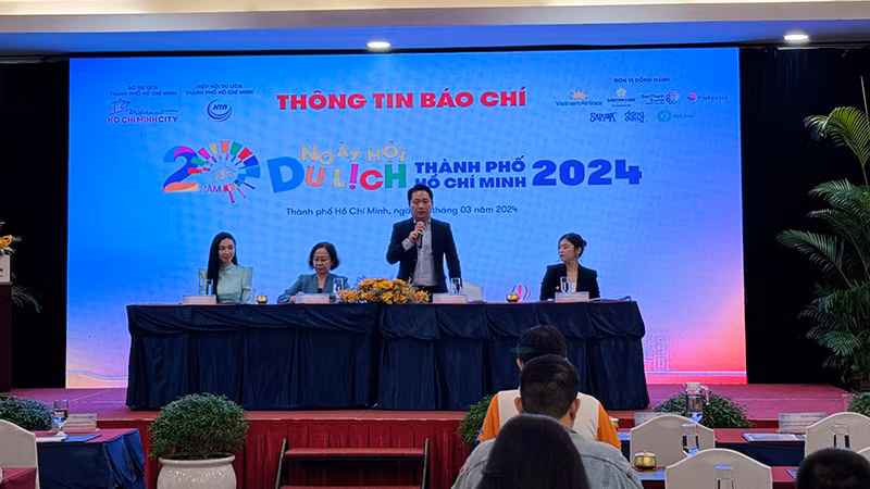 Quang cảnh buổi họp báo.