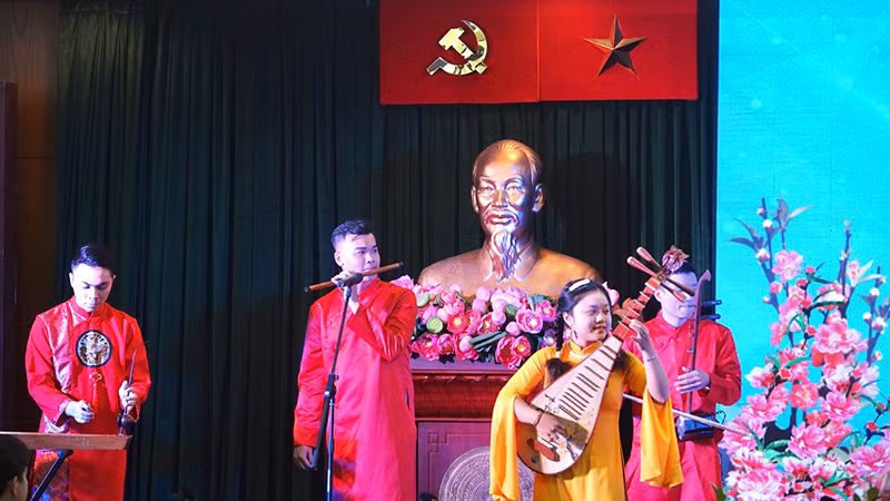 Tiết mục văn nghệ chào mừng.