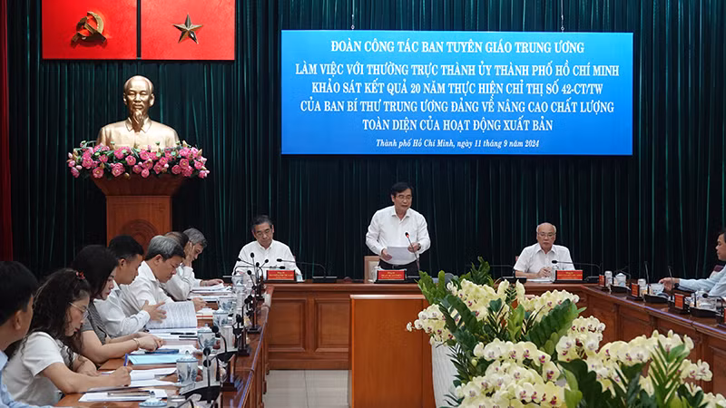 Quang cảnh buổi làm việc.