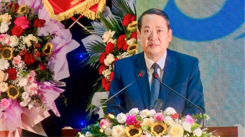 Đồng chí Mai Văn Tuất, Phó Bí thư Thường trực, Chủ tịch Hội đồng nhân dân tỉnh Ninh Bình phát biểu chỉ đạo tại buổi lễ.