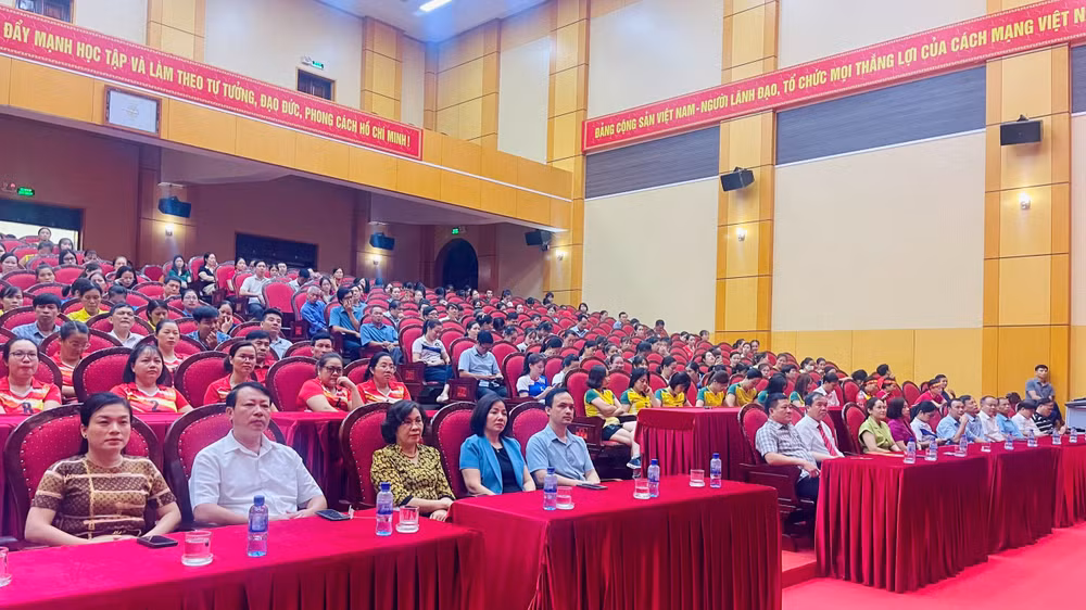 Giải bóng chuyền hơi nữ tỉnh Ninh Bình năm 2024 được tổ chức tại huyện Yên Mô cũng nhằm chào mừng kỷ niệm 30 năm tái lập huyện (1/9/1994-1/9/2024).