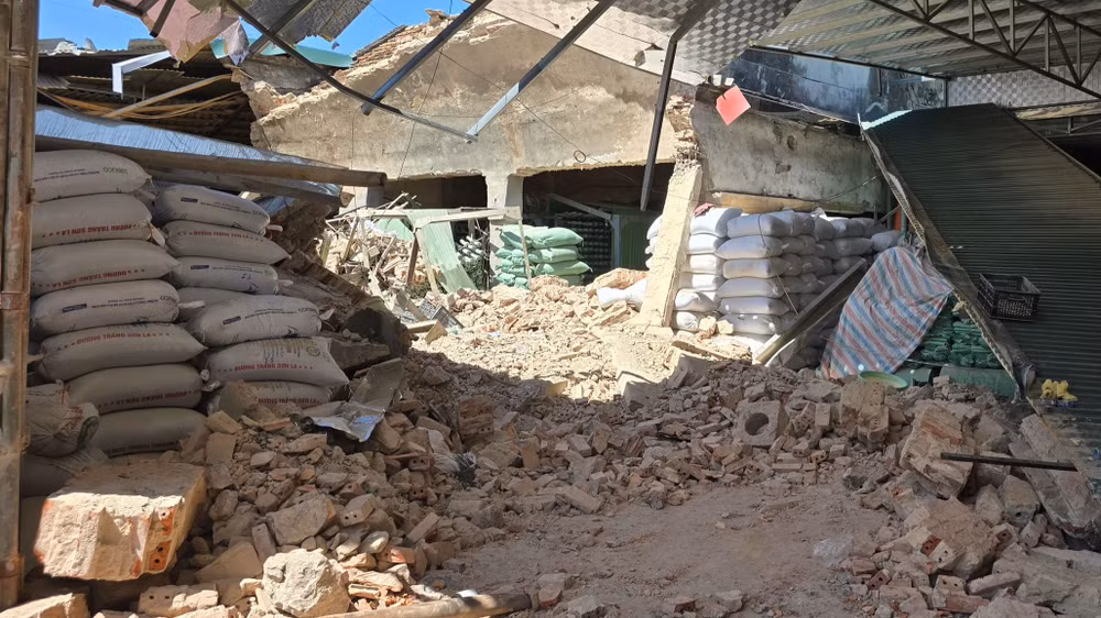 Hiện trường vụ sập nhà xưởng tại xã Ninh Vân, huyện Hoa Lư, tỉnh Ninh Bình.