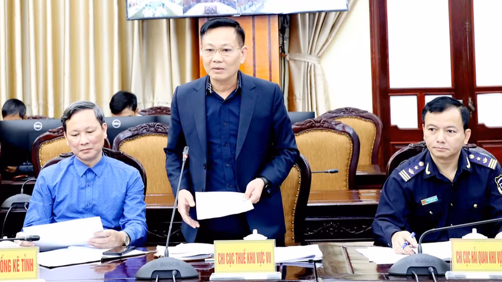 Đại diện Chi cục Thuế khu vực 7 thảo luận đề xuất giải pháp tăng cường quản lý nguồn thu ngân sách tại tỉnh Hà Giang.