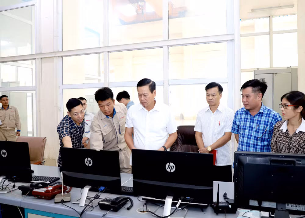 Lãnh đạo tỉnh Hà Giang kiểm tra tình hình xả lũ tại Nhà máy Thủy điện sông Miện 5.