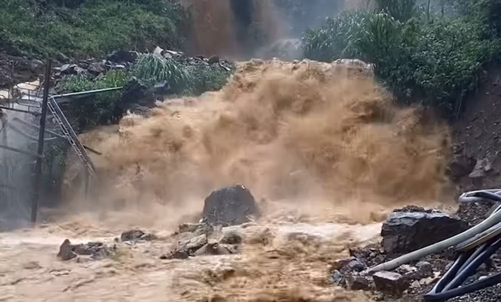 Mưa lớn làm hư hỏng nhiều tuyến đường trên Công viên địa chất toàn cầu Cao nguyên đá Đồng Văn.