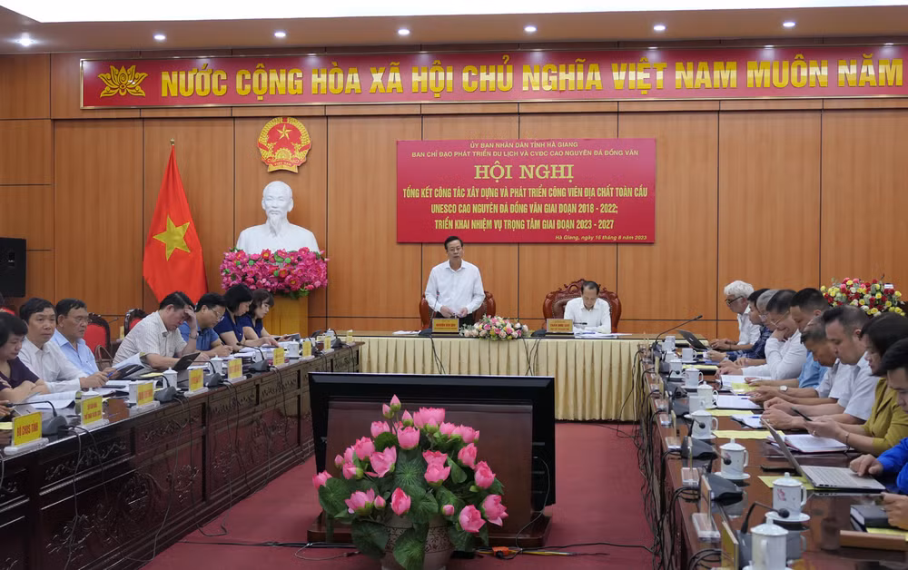 Toàn cảnh hội nghị.